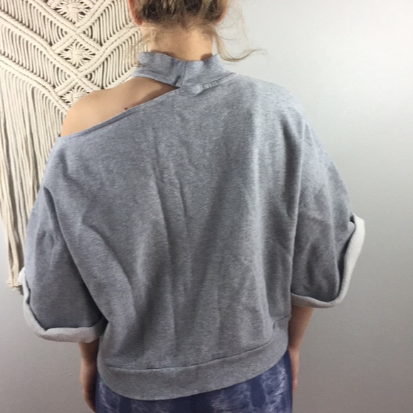 Two by Vince Camuto grey crew cold shoulder Sz XL - Picture 8 of 8